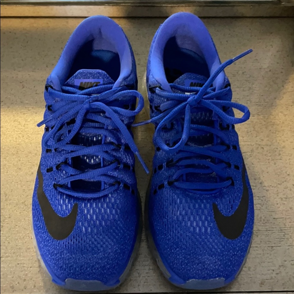 Gently Used Nike Air Max 2016